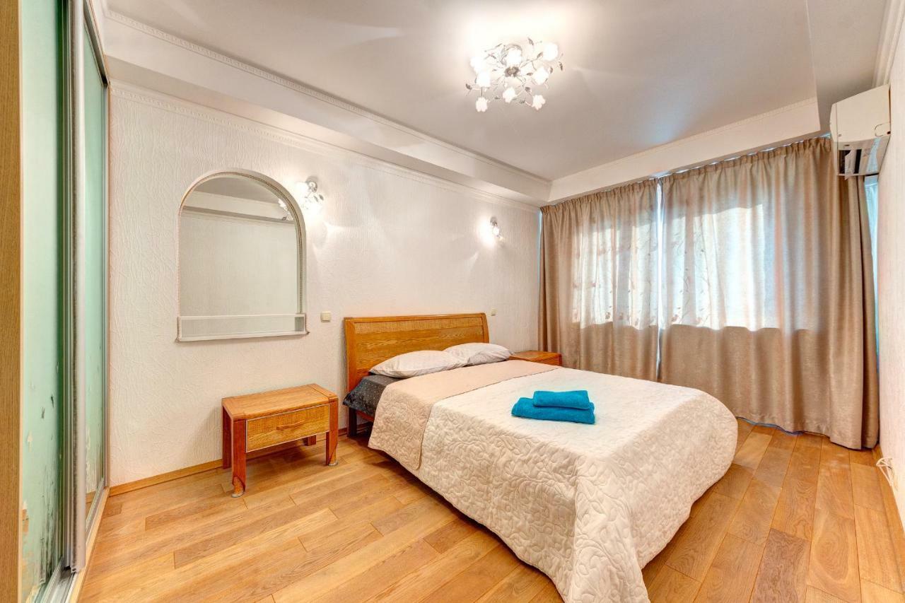 Apartments Near The Shopping Center Gulliver Kiev Exteriör bild