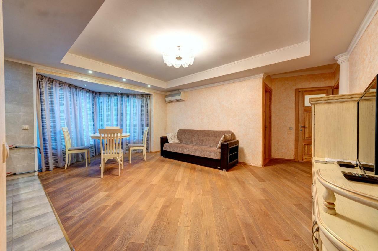 Apartments Near The Shopping Center Gulliver Kiev Exteriör bild