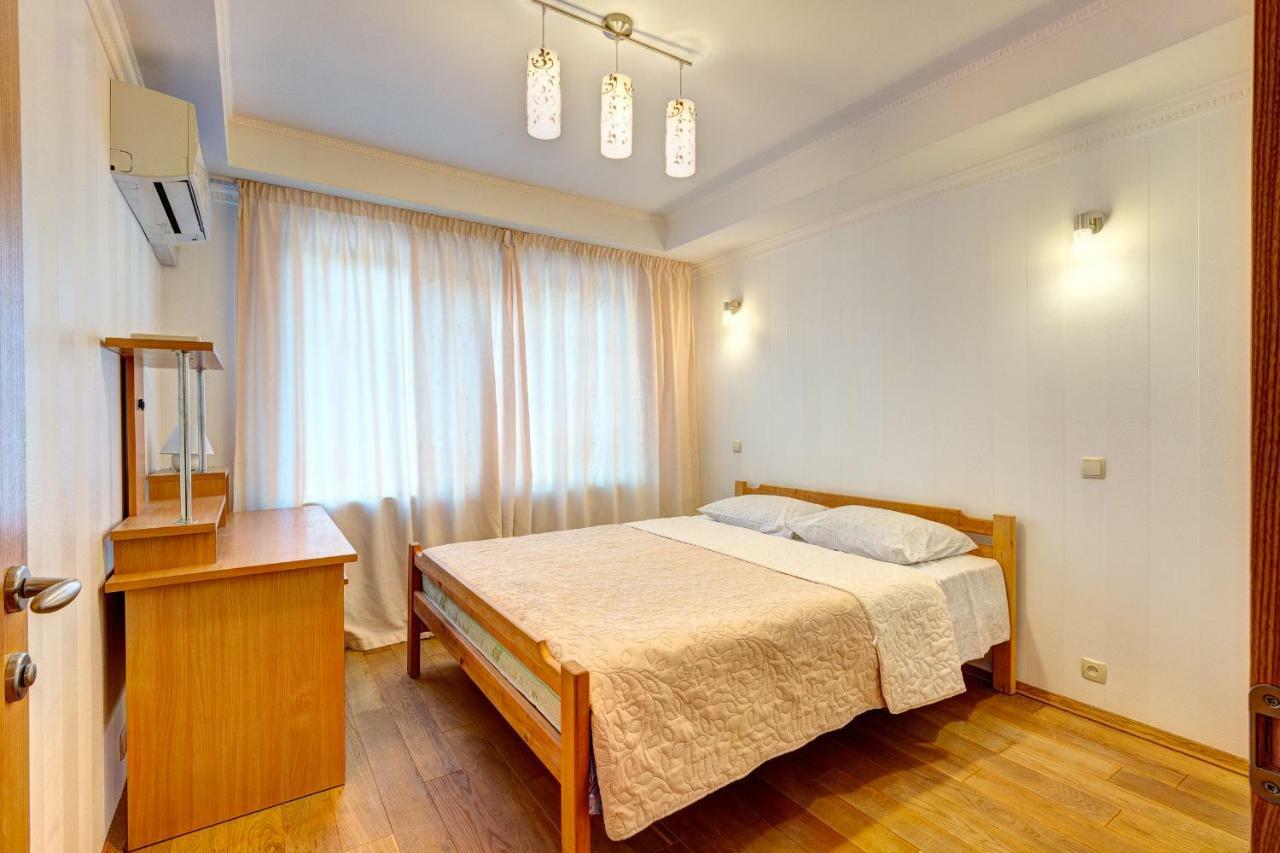 Apartments Near The Shopping Center Gulliver Kiev Exteriör bild