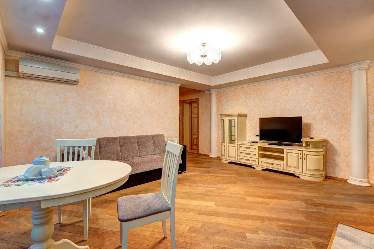 Apartments Near The Shopping Center Gulliver Kiev Exteriör bild