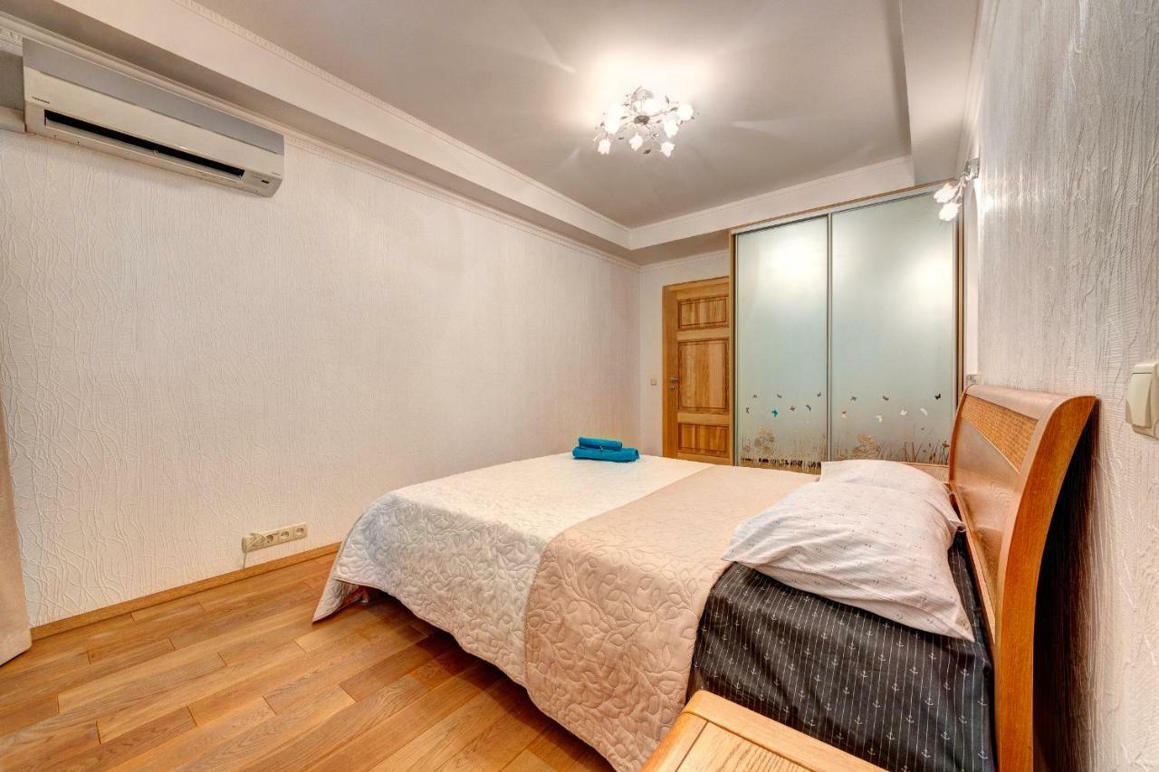 Apartments Near The Shopping Center Gulliver Kiev Exteriör bild