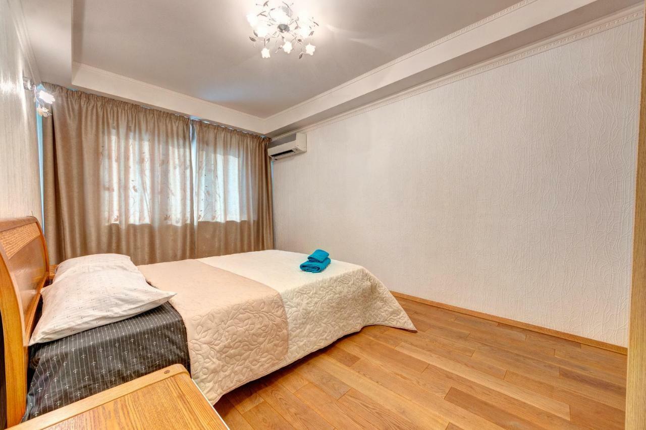 Apartments Near The Shopping Center Gulliver Kiev Exteriör bild